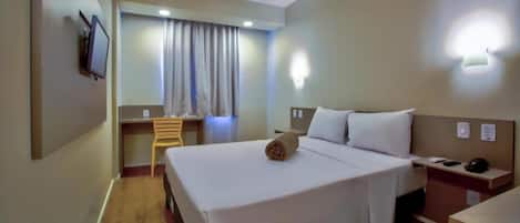 Standard Double Room | Desk, WiFi (free), bed sheets
