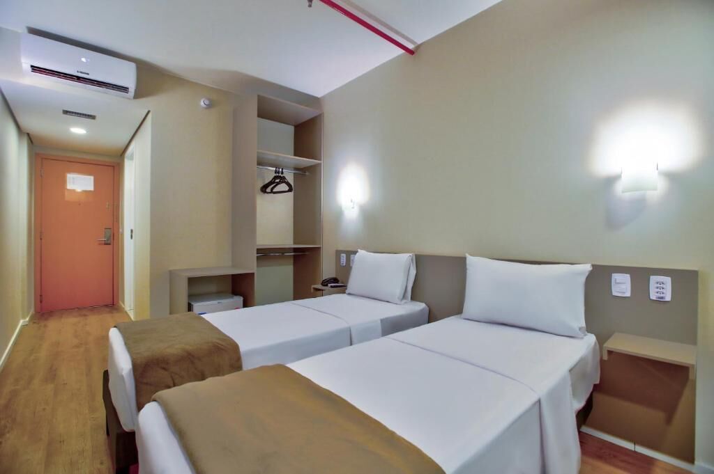 Quarto standard | Escrivaninha, Wi-Fi de cortesia, roupa de cama