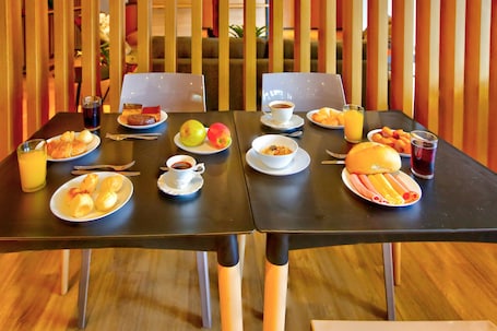 Free daily buffet breakfast