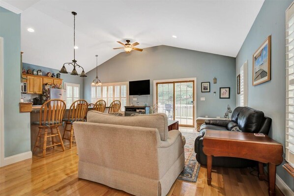 Smart TV - Newer house (2008)House close to Spring Lake and Belmar Beaches (Spring Lake)