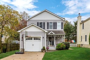 Exterior - Newer house (2008)House close to Spring Lake and Belmar Beaches  (Spring Lake)