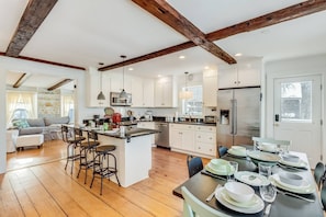 Casa (Sea Star) | Cocina privada | Refrigerador, microondas, lavavajillas y cafetera y tetera