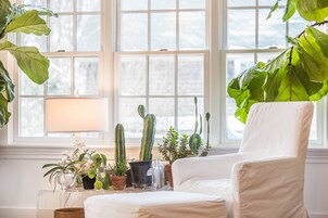 House (Sea Star) | Living room | TV, fireplace, toys, books