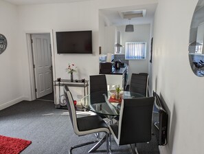 Apartment, Private Bathroom (South Pier) | Restaurant