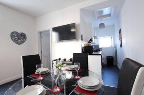 Apartment, Private Bathroom (South Pier) | Restaurant