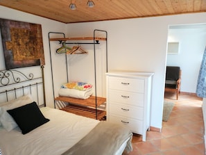 1 bedroom, free WiFi, bed sheets