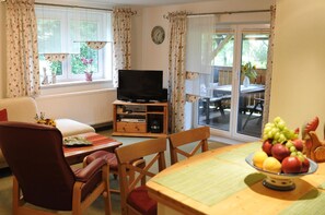 Tv, dvd-spelare och en stereo
