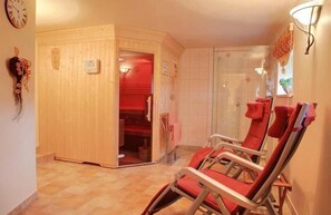 Spa - Holiday flat "Wiesengrund" with roof terrace (Neuhaus)