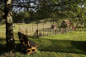 Property grounds - Holiday flat "Wiesengrund" with roof terrace (Neuhaus)