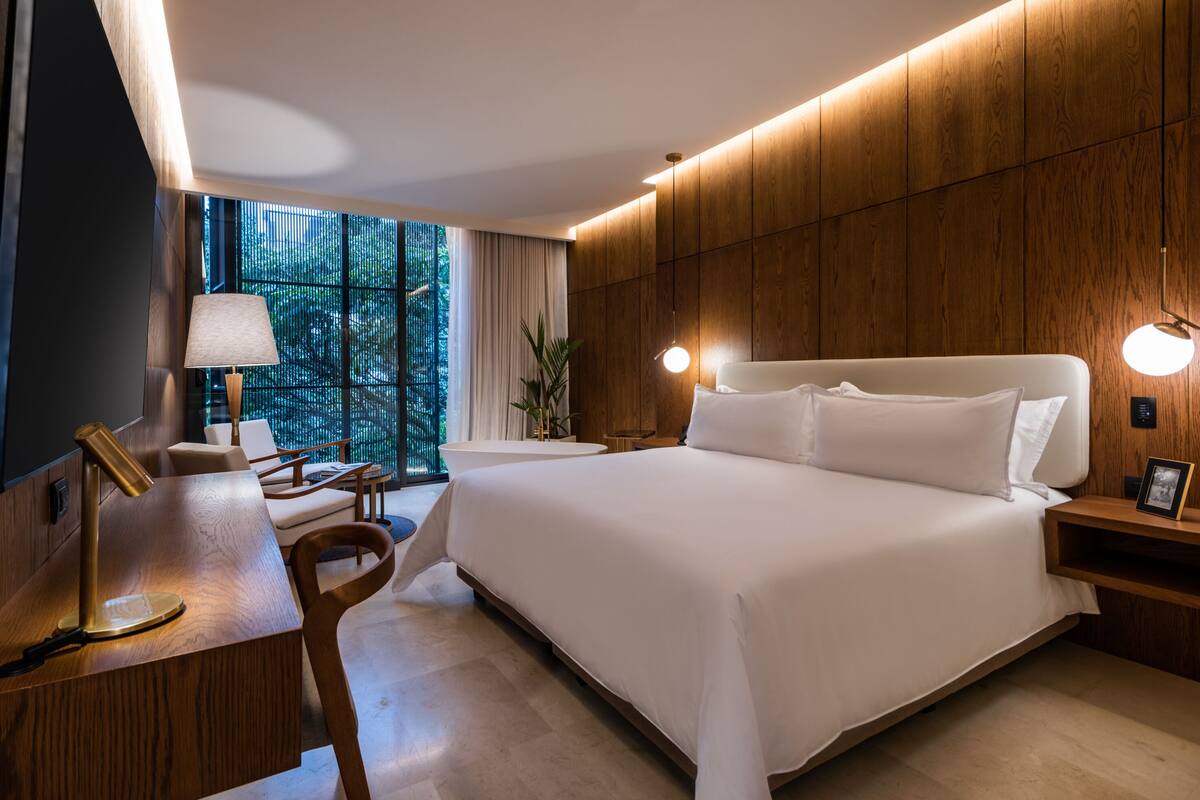 luxury room | premium bedding, in-room safe, desk, laptop workspace