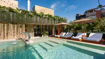 AuĂenpool, LiegestĂŒhle