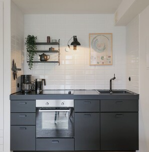 Refrigerador, horno, cafetera y tetera y tostadora