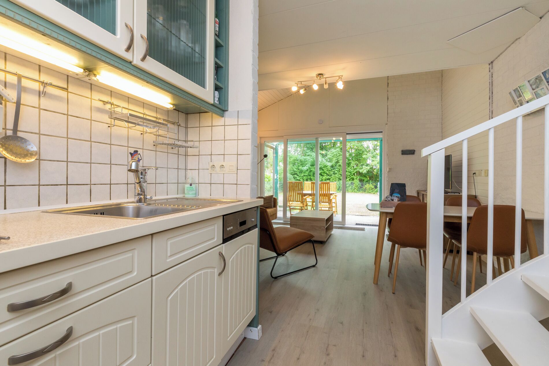 Fridge, microwave, dishwasher, coffee/tea maker