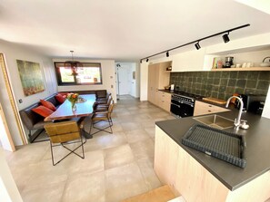 Fridge, microwave, dishwasher, coffee/tea maker
