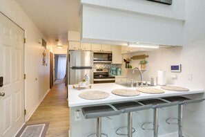 Fridge, microwave, stovetop, dishwasher