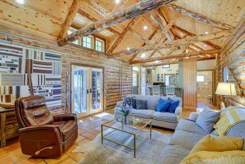 Luxe Log Cabin ~ 15 Mi to Downtown Moab!
