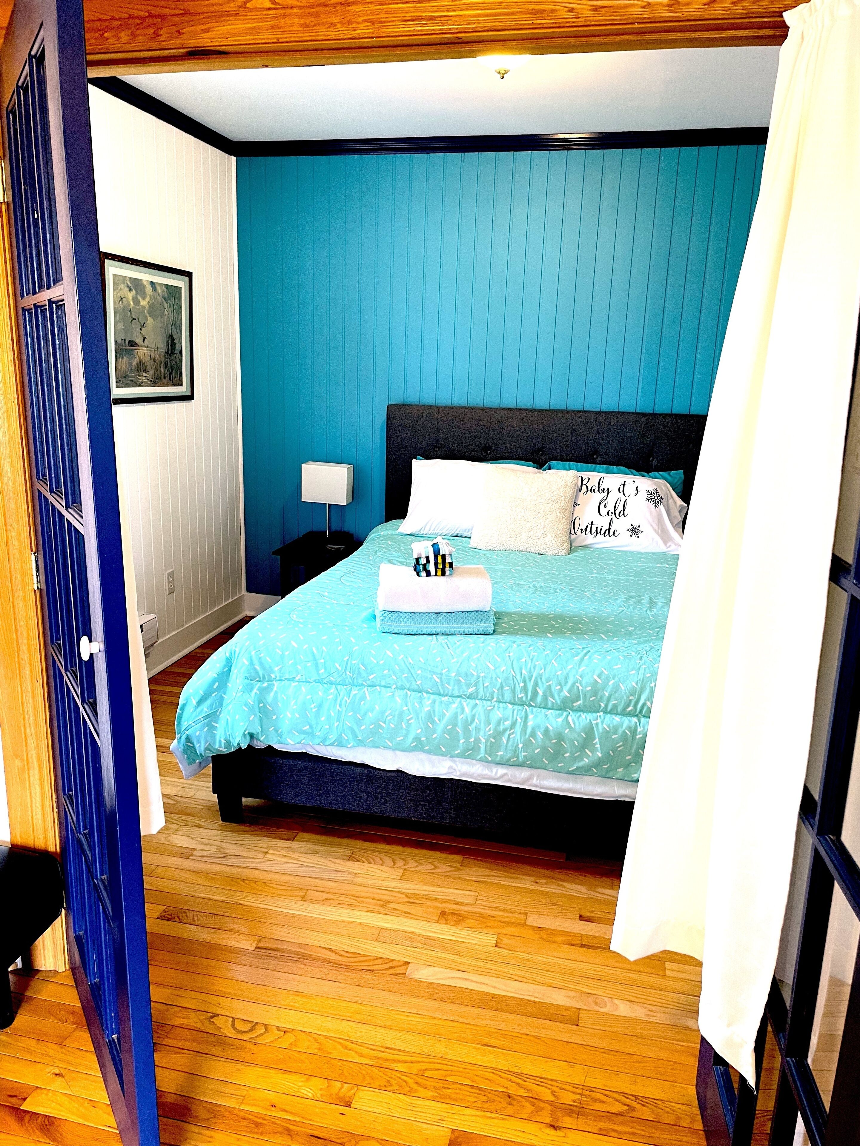 2 bedrooms, in-room safe, desk, iron/ironing board