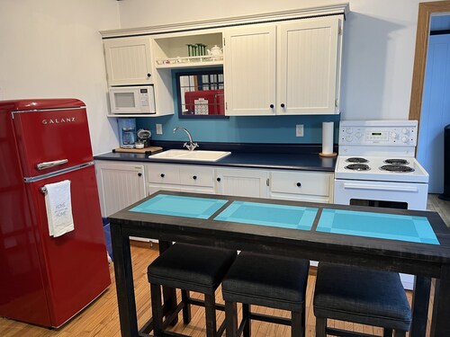 Mahone Bay NS - Town Center 2 Bedroom Apt. - Close to Oak Island