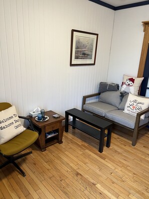 Älytelevisio, DVD-soitin, kirjoja, suoratoistopalvelut