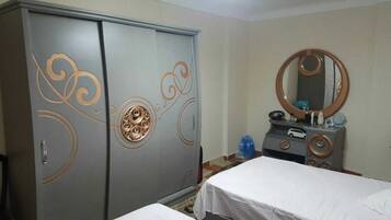 2 soverom, skrivebord og wi-fi (inkludert)