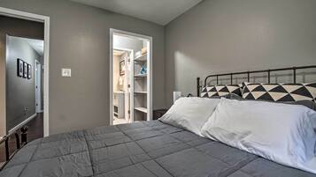 3 habitaciones y espacio para trabajar con laptop