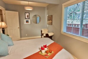 3 bedrooms, desk, iron/ironing board, free WiFi