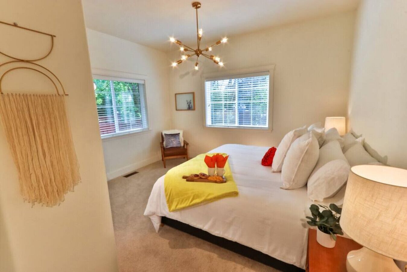 3 habitaciones, escritorio, tabla de planchar con plancha y wifi gratis 