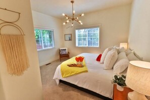 3 bedrooms, desk, iron/ironing board, free WiFi