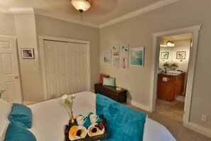 3 habitaciones, escritorio, tabla de planchar con plancha y wifi gratis 