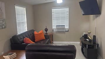 Een smart-tv en een dvd-speler