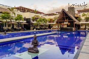 Pool - Aldea Thai Luxury Condohotel (Playa del Carmen)