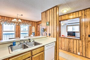 Geladeira, micro-ondas, cooktop, lava-louças