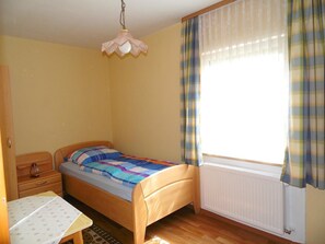 7 Schlafzimmer