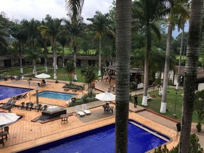 6 piscines extérieures