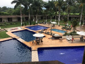 6 piscinas al aire libre
