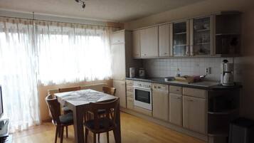 KĂŒhlschrank, Ofen, Herdplatte, GeschirrspĂŒler