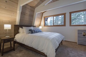 3 室のベッドルーム、WiFi (無料)、ベッドシーツ