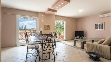 Een televisie en een dvd-speler