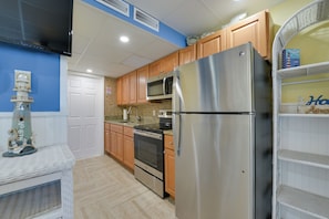 Fridge, microwave, stovetop, coffee/tea maker
