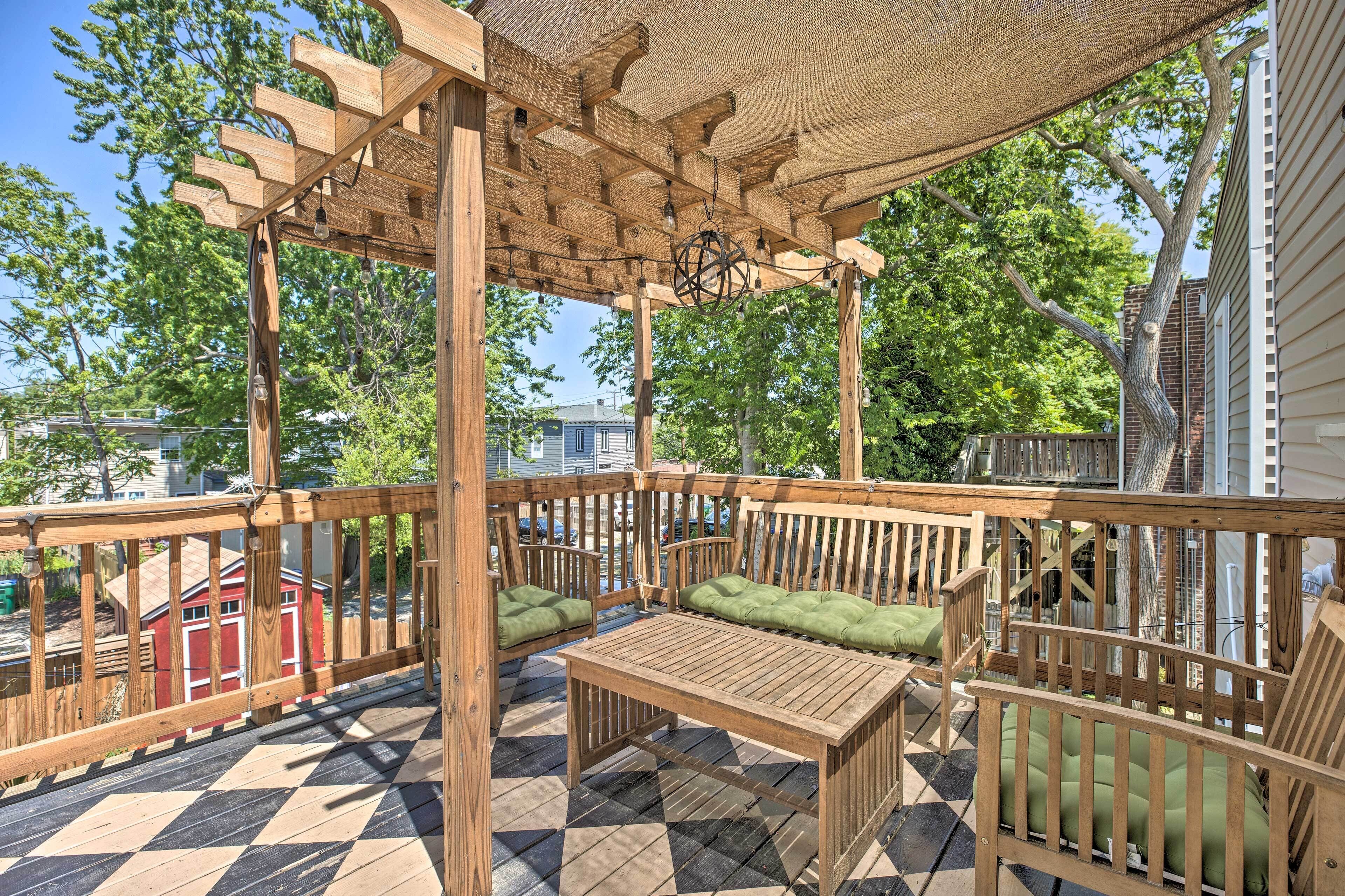 Chic Richmond Apartment w/ Private Deck and Patio!