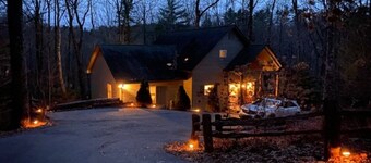 Mountain Home- Enjoy backyard trails, river and waterfall