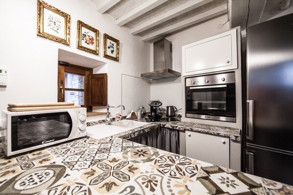 Four à micro-ondes, surface de cuisson