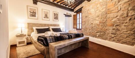 4 habitaciones, tabla de planchar con plancha y wifi