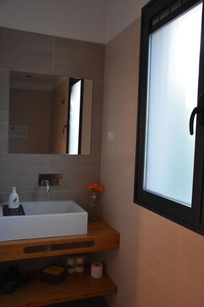Douche, serviettes fournies