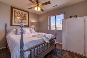 3 chambres, fer et planche à repasser, Wi-Fi gratuit, draps fournis