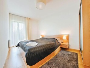 2 slaapkamers, een strijkplank/strijkijzer