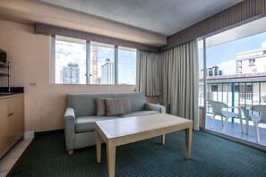 TV, DVD player - Aqua Aloha Surf Waikiki 1103 | City View Suite – Pool & BBQ (Honolulu)