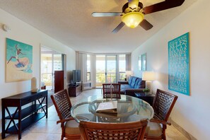 TV - Sunny Fourth Floor Condo with Shared Pool, High-Speed WiFi, and Washer/Dryer (Kihei)