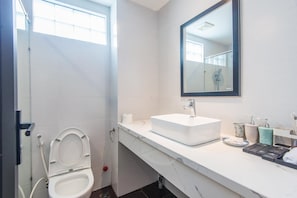 Estudio superior | Baño | Ducha y cabezal de ducha con hidromasaje