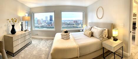 3 makuuhuonetta, työpöytä, silitysrauta/-lauta, vauvan matkasänky